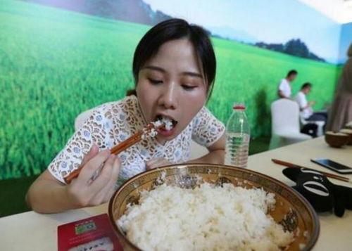 吃瓜饭圈老阿姨视频大全,揭秘吃瓜饭圈老阿姨们的欢乐视频盛宴