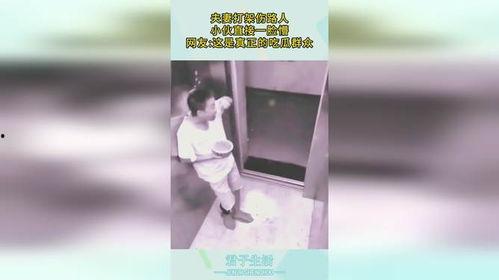 小伙打架视频吃瓜是真的吗,吃瓜群众热议真相究竟如何？