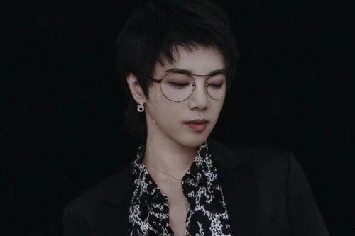 华晨宇吃瓜刘亦菲视频,揭秘娱乐圈幕后故事