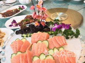 沈阳广场吃瓜视频,街头热传的围观瞬间