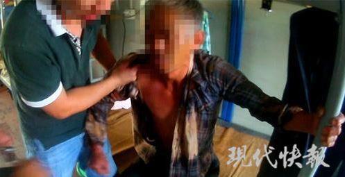 卖瓜女吃瓜视频搞笑版,搞笑版吃瓜视频笑料横生