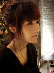 吃瓜女孩素材视频无水印,短视频中的趣味生活瞬间