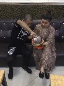 吃瓜现场广场舞视频,吃瓜现场见证全民健身风采