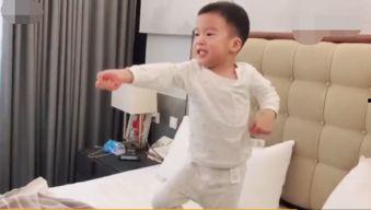 儿子和妈妈吃瓜视频,儿子与妈妈共赏吃瓜视频