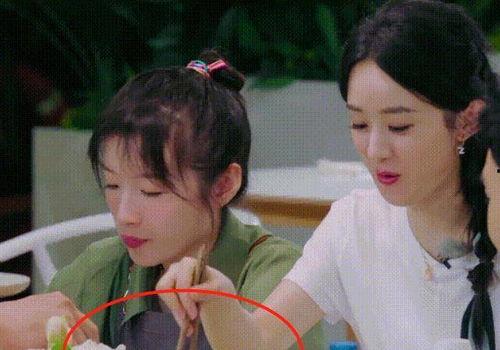 赵丽颖吃瓜吃饭视频,美食诱惑引发网友热议