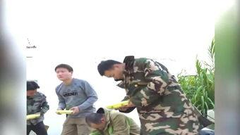 女警工人吃瓜视频