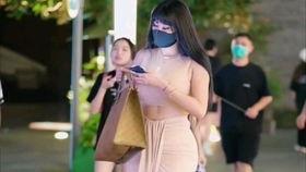 美女吃蜜瓜包视频,美女大快朵颐，甜蜜瞬间尽收眼底